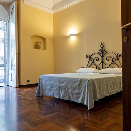 Ferienwohnung Sulla Via Del Teatro Bari Exterior foto